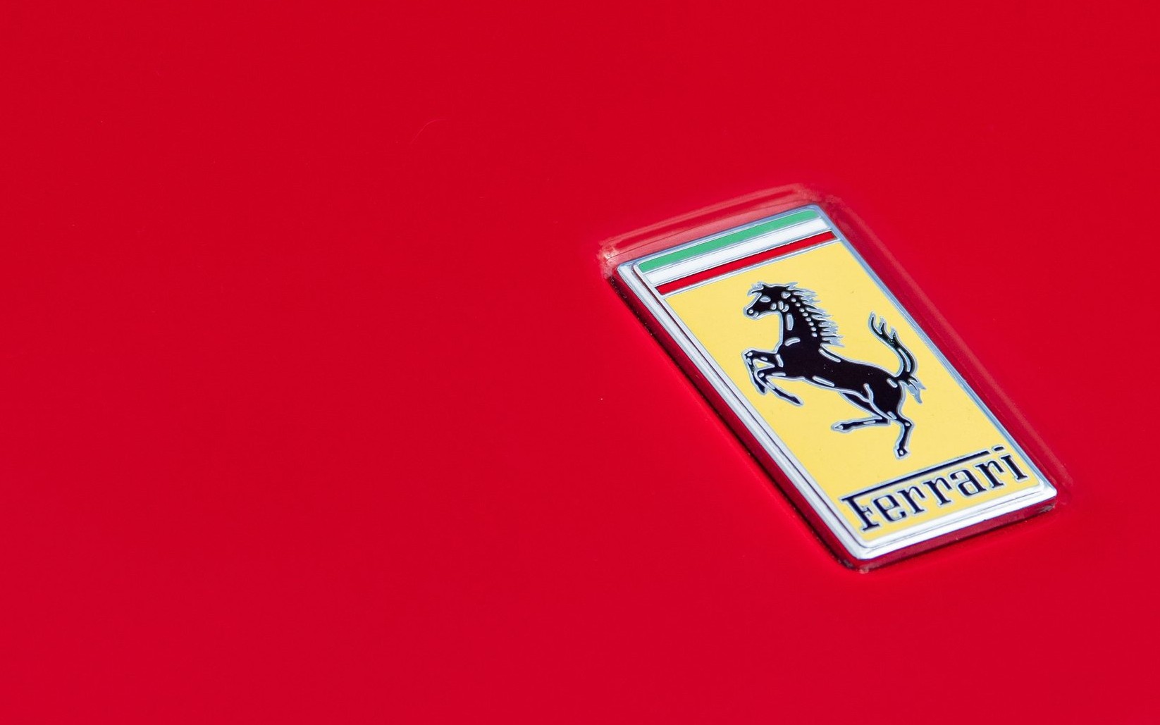 Ferrari shield badge on the Rosso Corsa bonnet of a 2008 F430 F1 Spider
