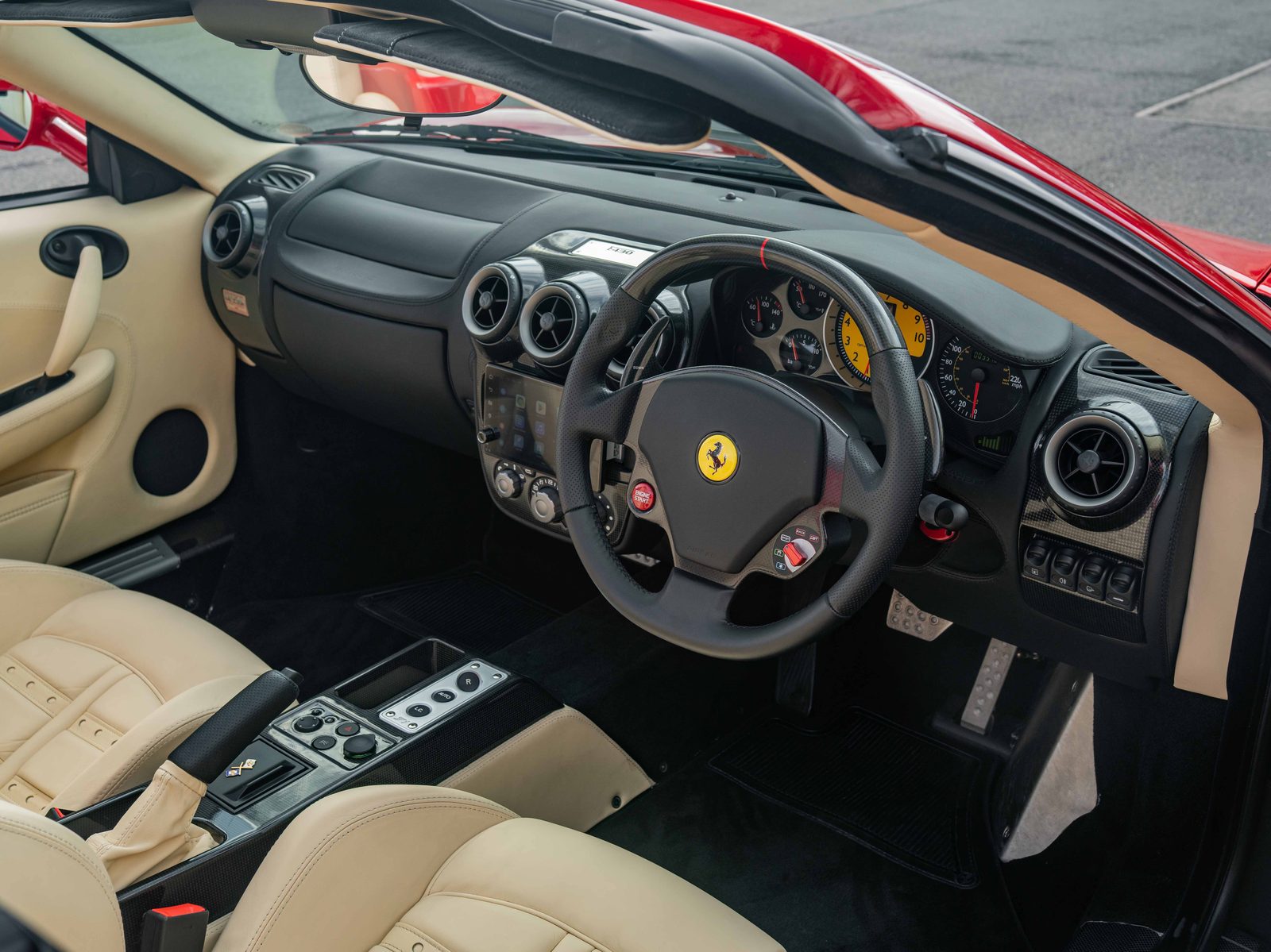 Carbon fibre driving zone with yellow rev counter and Manettino