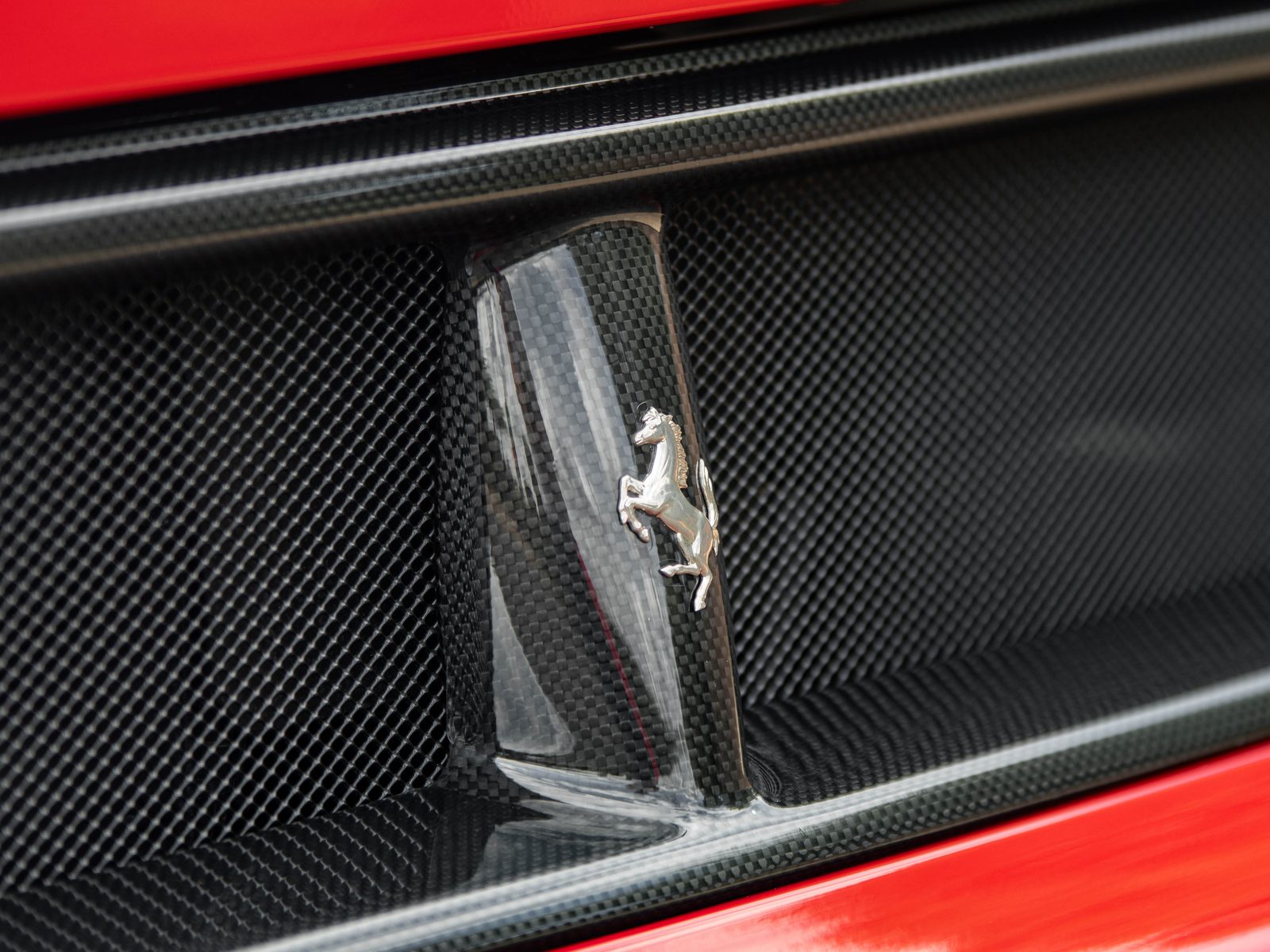 Carbon fibre Challenge style rear grille with Ferrari shield